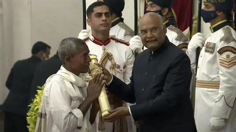 Padma Shri: Orange vendor Harekala Hajabba receives award for opening school in village Padma Shri