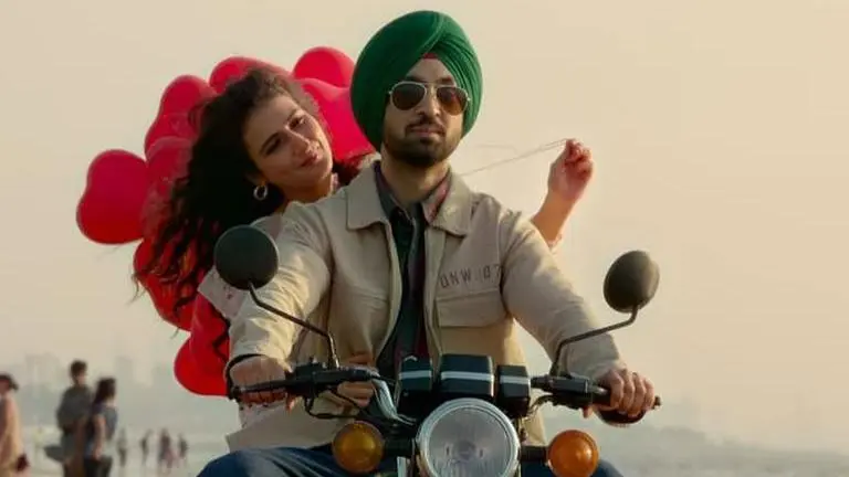 'Suraj Pe Mangal Bhari's' 'Waareya' showing old school romance will tug at heartstrings Waareya