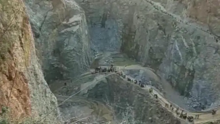 Sonbhadra: Four labourers feared trapped after a stone mining accident, two evacuated Sonbhadra