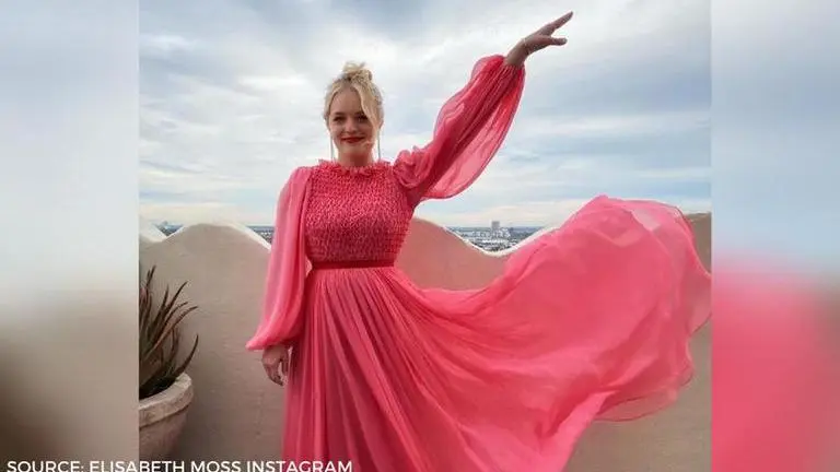 Elisabeth Moss all set to make her directorial debut in 'The Handmaid's Tale' Elisabeth Moss