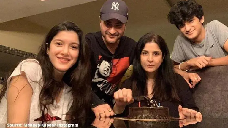 Sanjay Kapoor posts an adorable photo with wife Maheep on her birthday sanjay kapoor