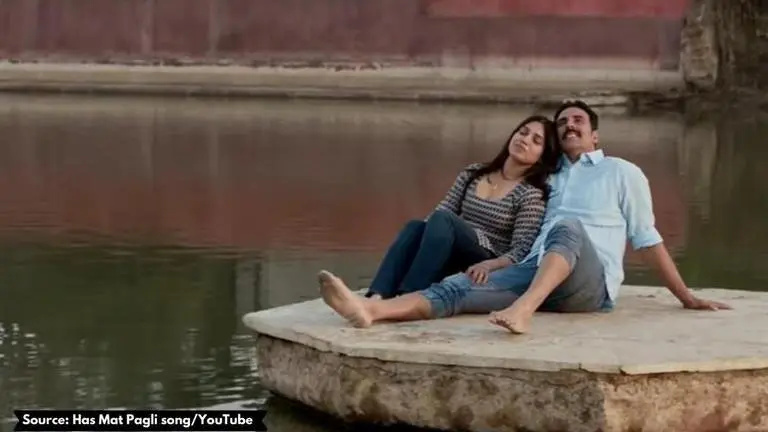 Bhumi Pednekar's best scenes with Akshay Kumar in 'Toilet: Ek Prem Katha' Bhumi Pednekar
