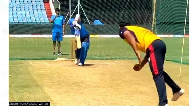 Sachin tendulkar plays his trademark straight drive in the nets, rohan gavaskar elated