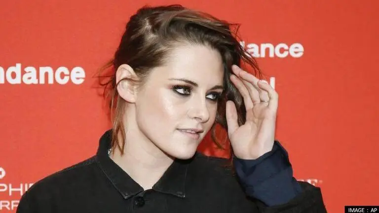 Kristen Stewart as Diana, Jack Farthing as Prince Charles; 'Spencer' drops 5 new posters Spencer