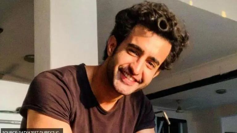 Satyajeet Dubey quotes Robert De Niro from Taxi Driver as he shares monochrome pics Satyajeet Dubey