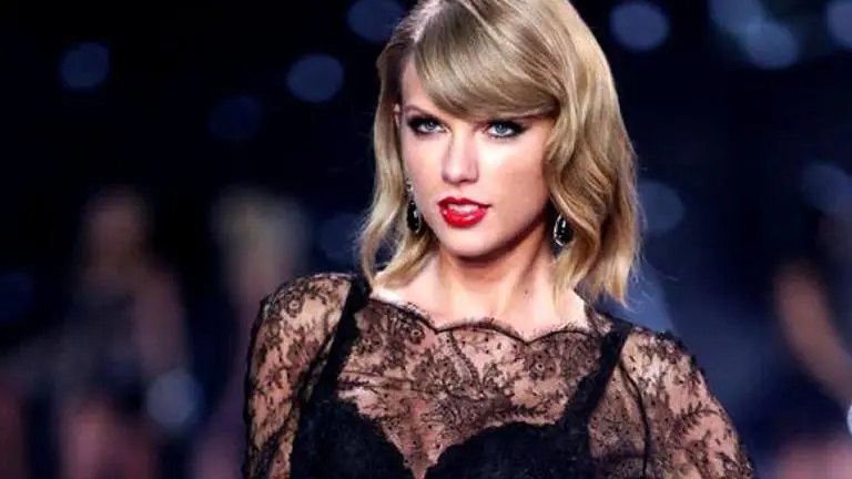 Taylor Swift's 'Fearless (Taylor's version)' tops Rolling Stone chart for second time Taylor Swift