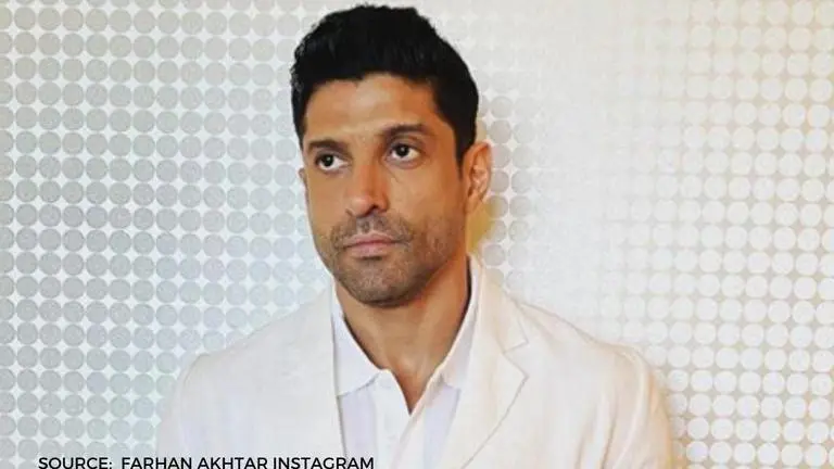 Farhan Akhtar shares street art tribute paid to Rishi Kapoor; says 'absolutely love this' Farhan Akhtar