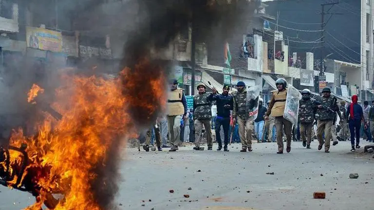 Sub-inspector disguises as banana seller to hunt perpetrators of violence in Agra