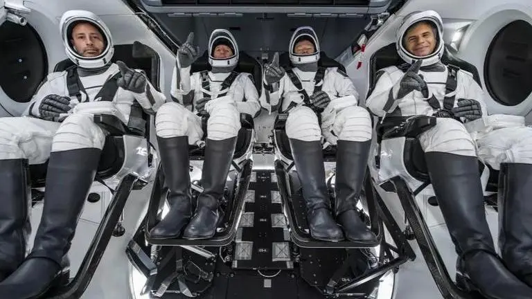 NASA announces rules mandating assistance from former astronauts on private ISS missions NASA