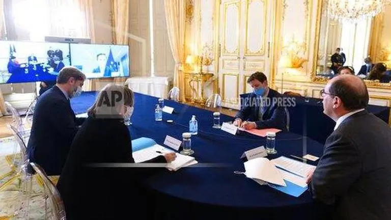 EU chief negotiator arrives for Brexit talks in London EU chief negotiator arrives for Brexit talks in London