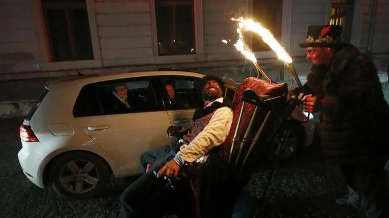 St Nicholas visits Czech children while adapting to coronavirus