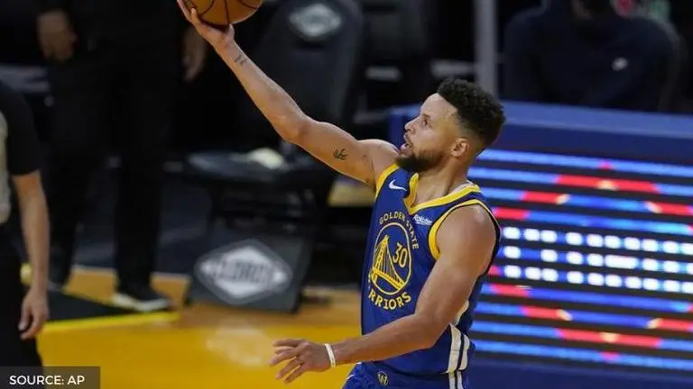 Steph Curry becomes first guard since Jordan to post 25 pts, 50% FG for 9 straight games steph curry