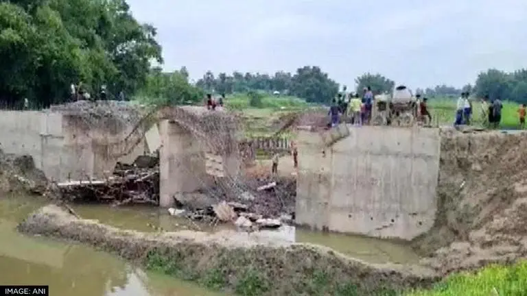 Bihar: Another under-construction bridge collapses in Katihar; several labourers injured Bihar
