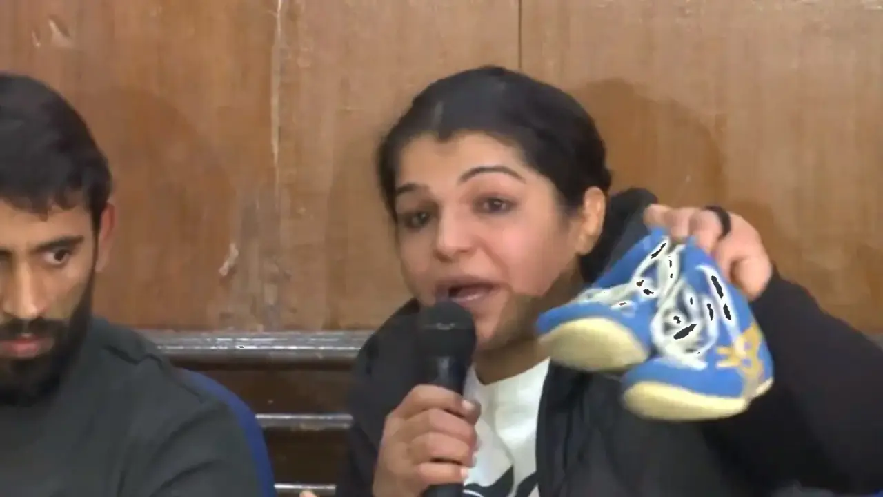 Sakshi Malik announces retirement after new WFI President is elected