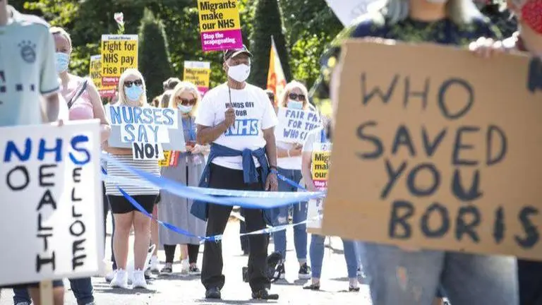 UK medics protest, seeking pay raise after coronavirus pandemic struggle