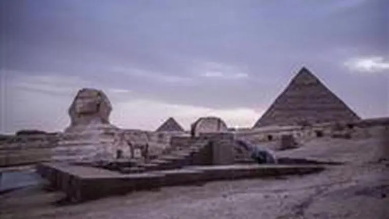 Egypt moves sphinxes to Tahrir Square despite controversy Egypt moves sphinxes to Tahrir Square despite controversy