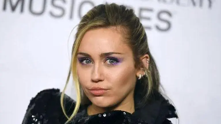 Miley Cyrus tests positive for COVID-19, to not attend 64th Grammy Awards Grammy Awards 2022, miley cyrus
