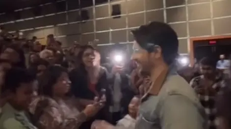 Sidharth Malhotra Mobbed By Fans During Surprise Visit To Yodha Screening | VIDEO Sidharth Malhotra