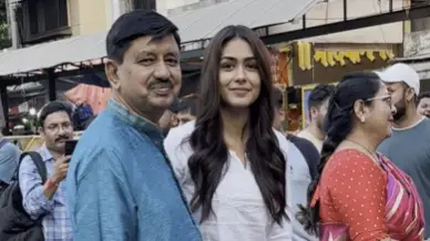 Mrunal Thakur Visits Siddhivinayak Temple With Parents To Seek ...