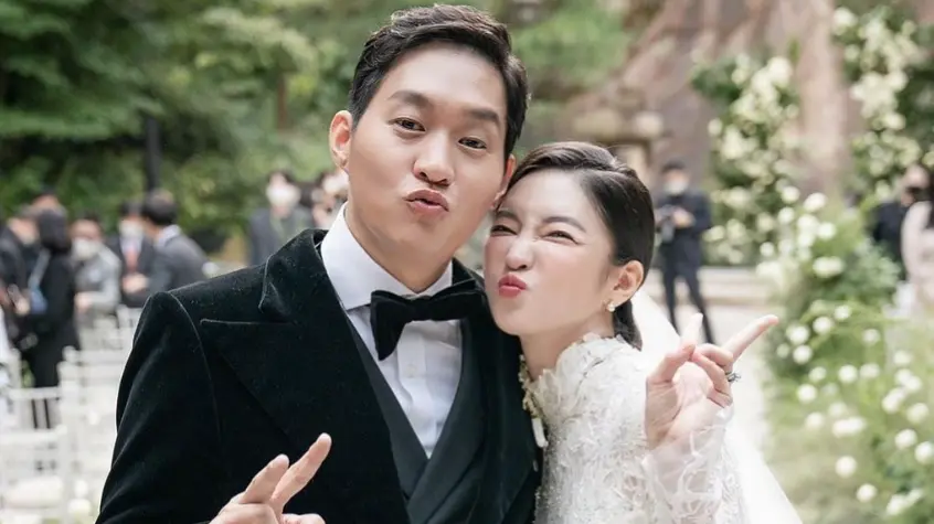 Korean Singer Kim Yun Jee Announces First Pregnancy With Businessman Husband Choi Woon Sung and Kim Yun Jee
