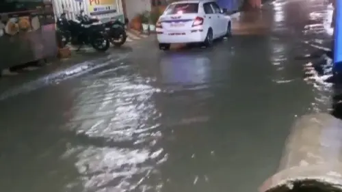 VIDEO: Heavy Overnight Rain Leaves Parts of Bengaluru Waterlogged, More Showers Likely Today Overnight Heavy Rains Leave Parts of Bengaluru Waterlogged