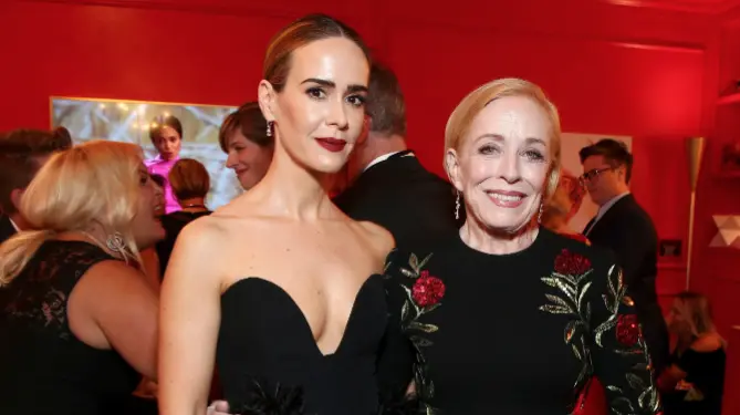 Sarah Paulson Does Not Live With Girlfriend Holland Taylor Even After A Decade Together, Here's Why Sarah Paulson and Holland Taylor