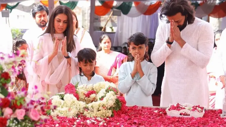 Riteish Deshmukh Pays Respect To Late Father Vilasrao Deshmukh On Birth Anniversary Riteish Deshmukh