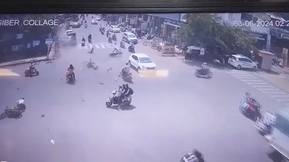 Kolhapur Car Accident at Cyber Chowk Area