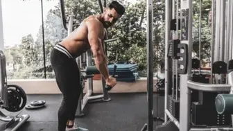 Tricep pushdowns