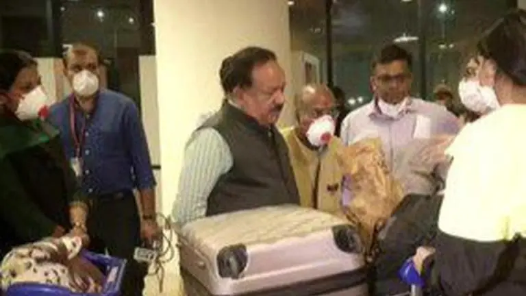 Coronavirus: Union Health Minister Harsh Vardhan visits IGI airport, reviews preparedness coronavirus