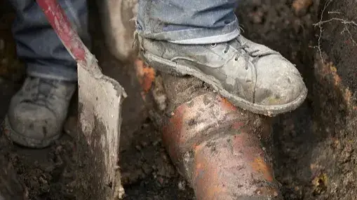 worker dies digging a sewer line