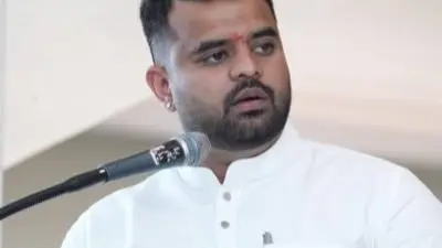 Karnataka Sex Tape Scandal: HD Deve Gowda Warns Prajwal Revanna to Immediately Return to India Prajwal Revanna