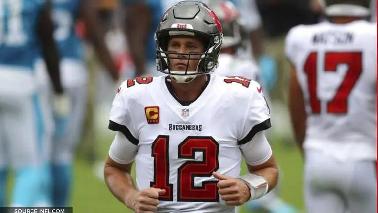 Tom Brady BEATS Drew Brees' NFL record with 559th career touchdown pass vs Raiders tom brady