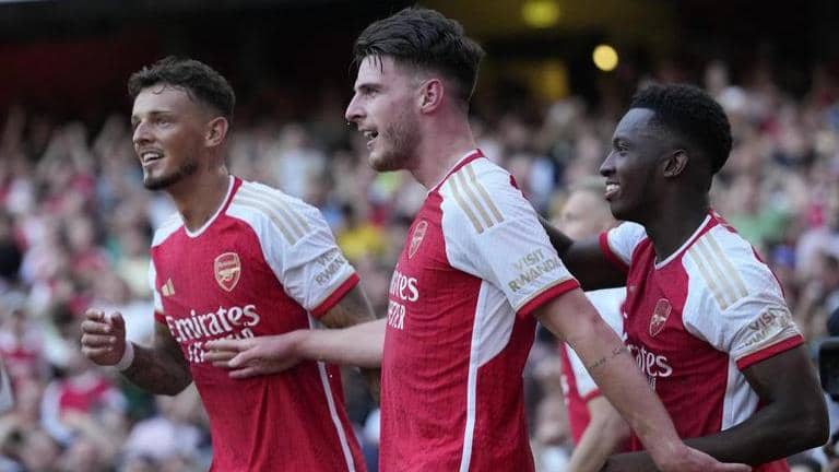 Manchester United vs Arsenal LIVE updates