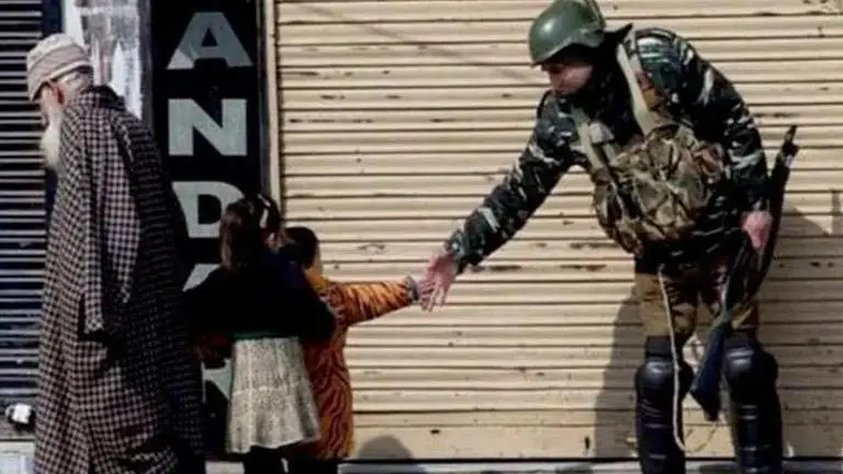 Kashmir: Restrictions lifted in most parts, private vehicles on road Kashmir