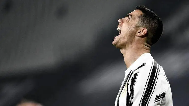 Ronaldo scores 2 as Juventus beats Crotone 3-0 in Serie A