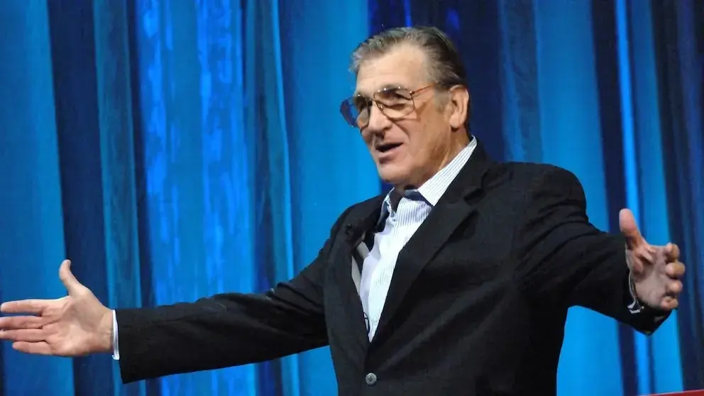 Shecky Greene, legendary stand up comedian, dies at the age of 97 Shecky Greene