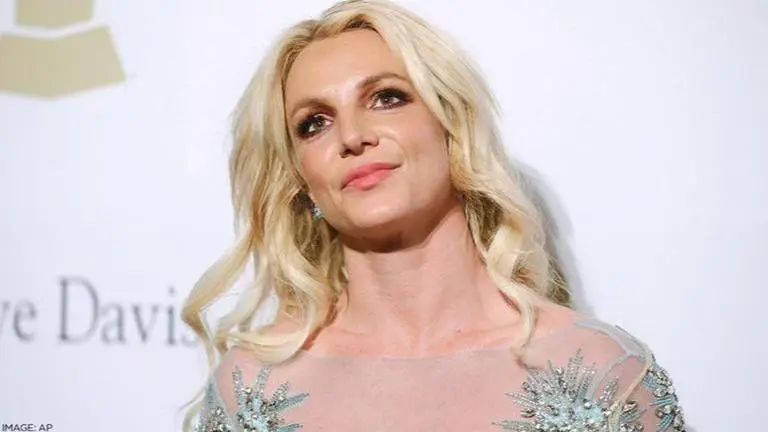 Britney Spears throws shade at family for maintaining silence amid conservatorship battle Britney Spears