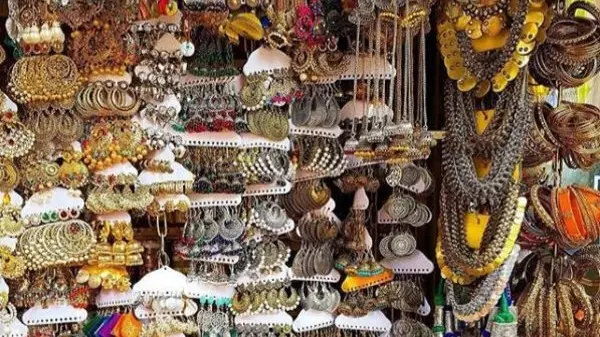 Mumbai street shopping