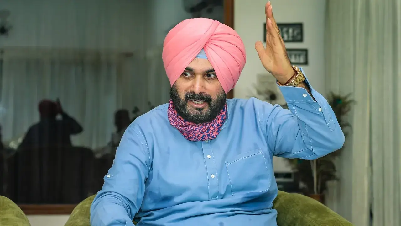 Navjot Singh Sidhu may join BJP with 3 Congress MLAs