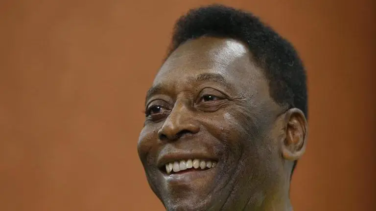 Brazil coach sends message of support to Pelé from World Cup Pele health update