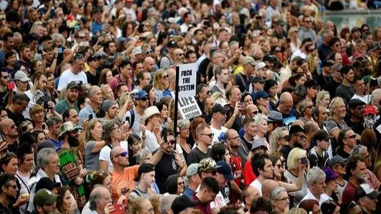 Chile: One dead and over 20 police officers injured during rally for indigenous rights Chile