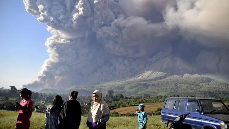 Indonesia's Sinabung Volcano spews high column of ash Indonesia's Sinabung Volcano spews high column of ash