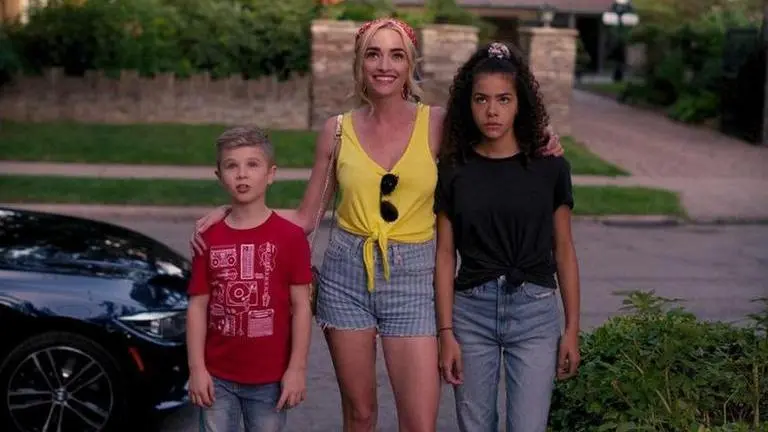 where was ginny and georgia filmed