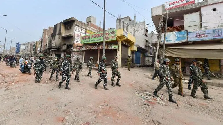 Delhi police cautions against rumours after migrant workers show 'travel forms'