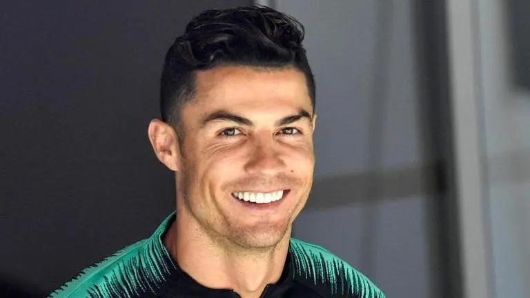 Cristiano Ronaldo flaunts a new hairdo, asks fans if they 'approve' Ronaldo