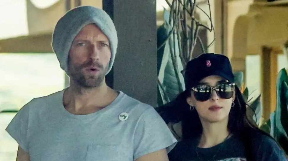 Dakota Johnson, Coldplay Frontman Chris Martin Engaged After Six Years Of Dating: Report Chris Martin- Jojnson Dakota Relationship timeline