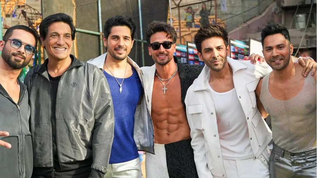 Varun Dhawan's Photo With Sidharth, Shahid, Tiger, Kartik From WPL 2024 Opening Ceremony Goes Viral Varun Dhawan