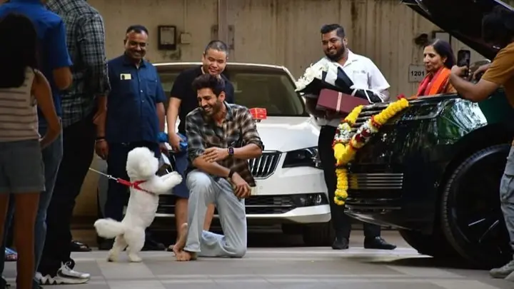 Kartik Aaryan Adds Range Rover Worth Rs 6 Crore To His Luxury Car Collection, Photos Go Viral Kartik Aaryan