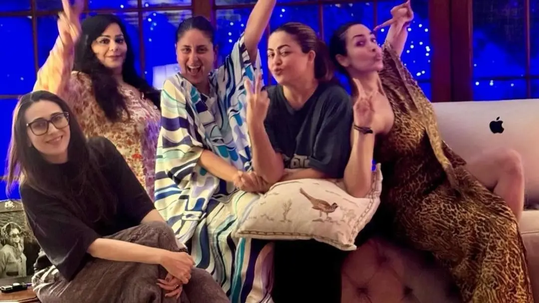Kareena Kapoor Enjoys A Night With 'OG Crew' Karisma, Malaika Arora, Others | Photos Kareena Kapoor
